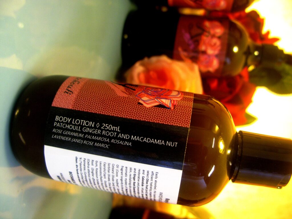 Rosy in Amber – Patchouli, Ginger Root and Macadamia Nut - Body Lotion – 250mL - Image 3