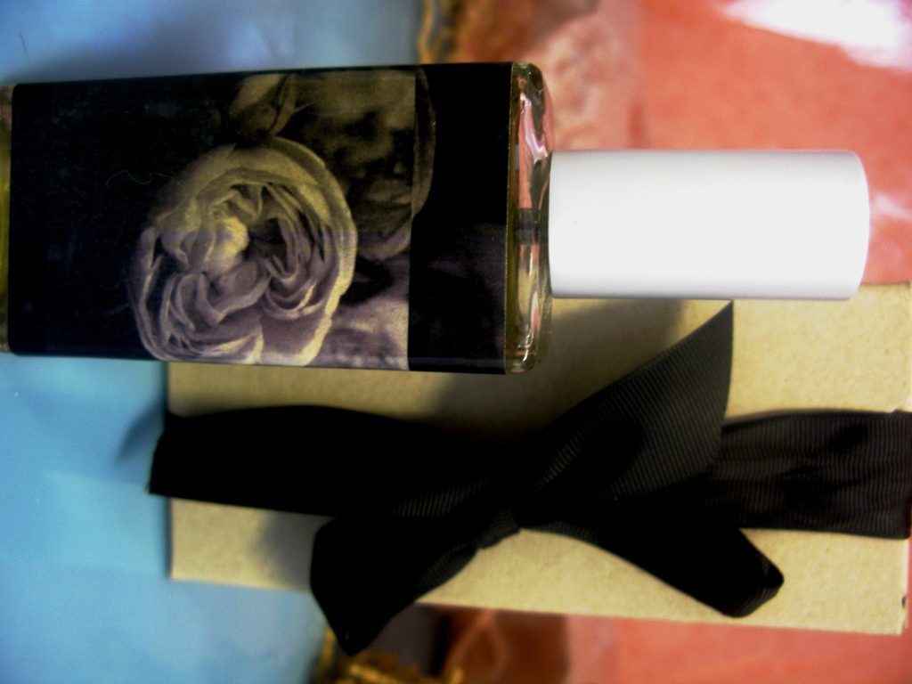 MAJESSE • VERA FLORA | EAU DE PARFUM | absolute roses (with) rosy leaves 15mL/50mL - Image 2