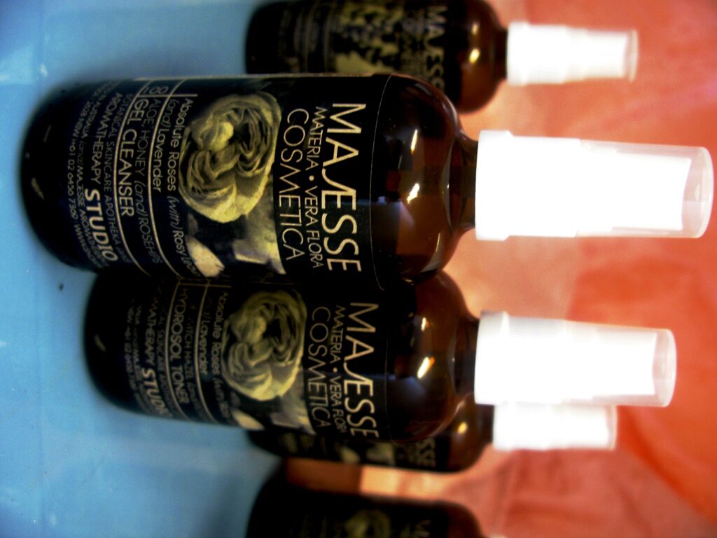 VERA FLORA | COSMETICA – Absolute Roses - ALOE, HONEY (and) ROSEHIPS GEL CLEANSER | 100mL - Image 5